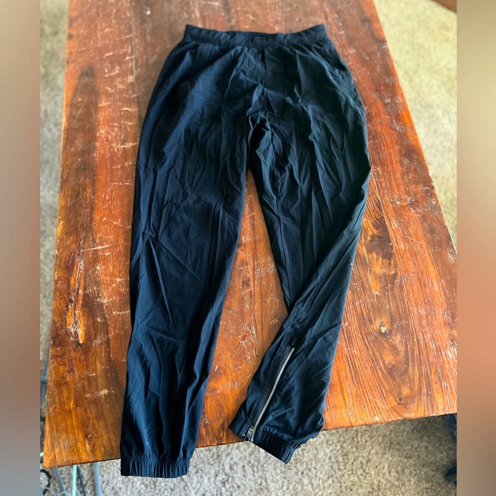 Lululemon men’s surge joggers (size Small)